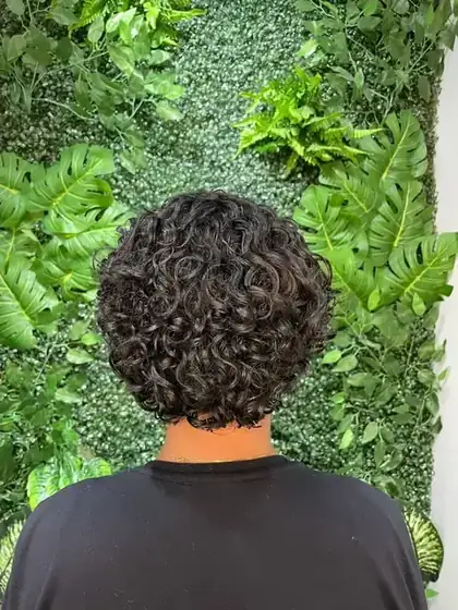 Cabelo crespo com hidratação profissional no Caxiô